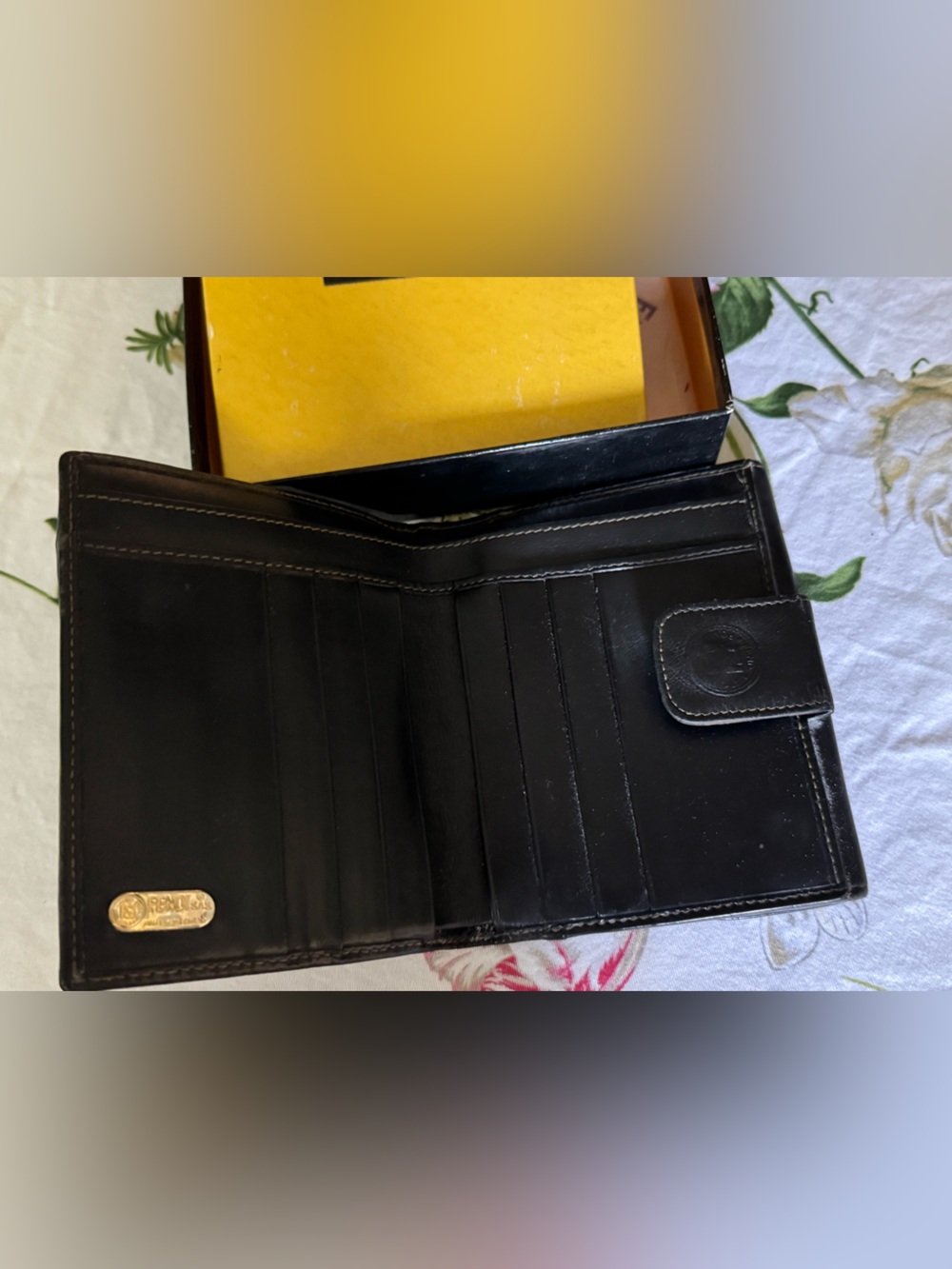Vintage Fendi Canvas and Leather Bifold Wallet with Fendi Box - Authentic - Picture 6 of 16